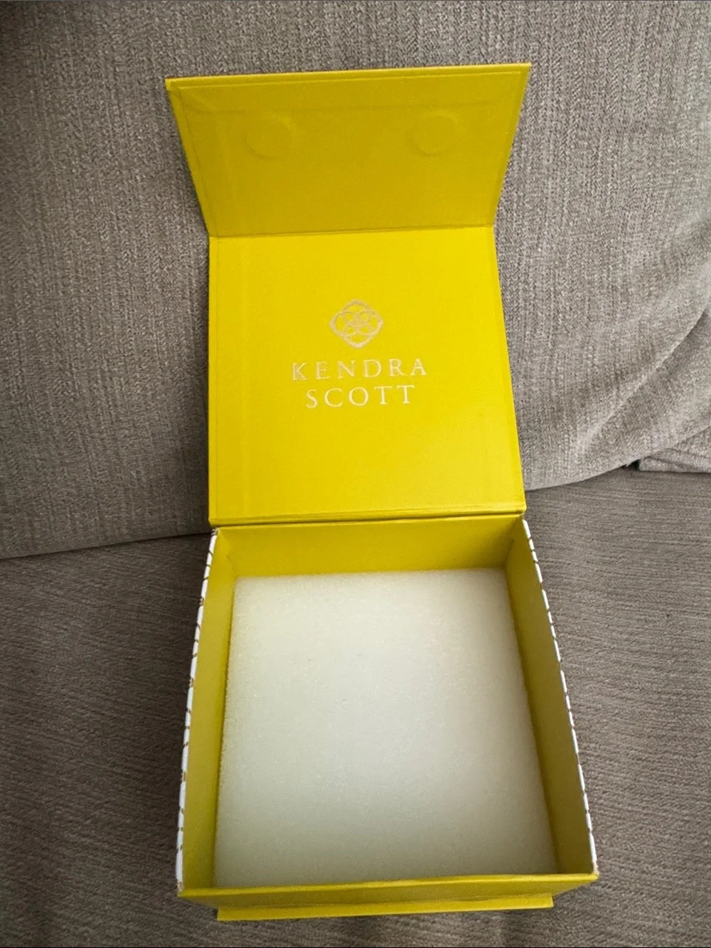 Kendra Scott jewelry box